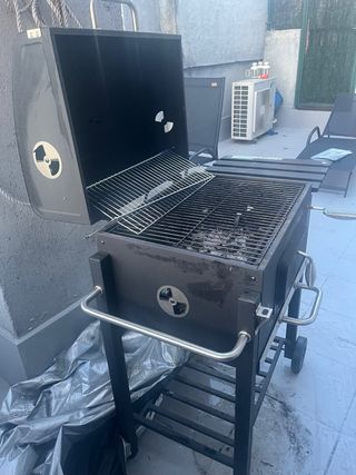 Barbacoa de carbón negra