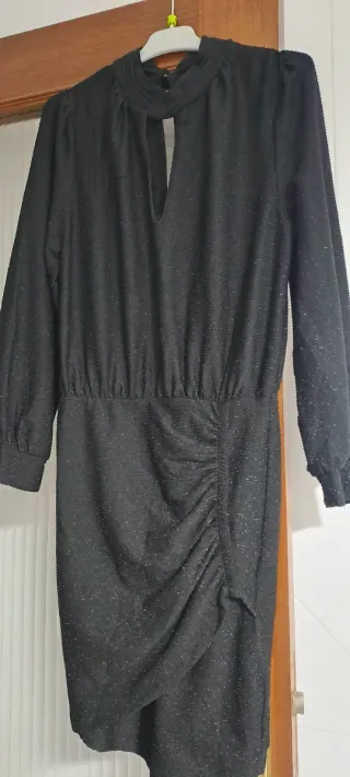 Vestido negro brillante