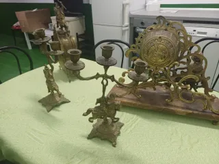 2 Relojes Bronce Antiguos con Base Mármol