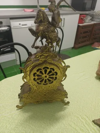 2 Relojes Bronce Antiguos con Base Mármol