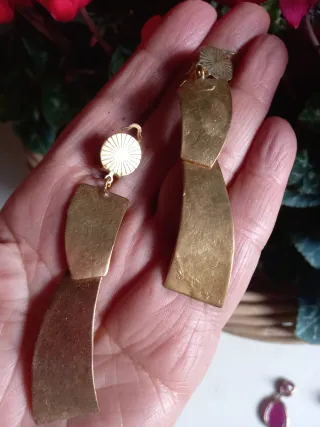 Pendientes dorados largos