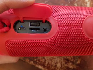 Altoparlante Bluetooth Aerbes Rosso Radio FM