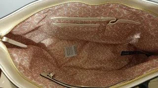 Bolso Guess Dorado y Blanco