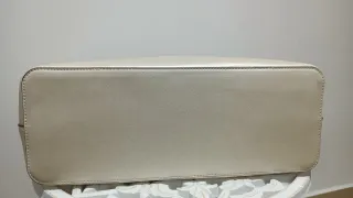 Bolso Guess Dorado y Blanco