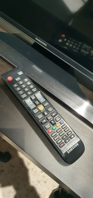 Televisor Samsung Negro.  Modelo;UE40JU6400K