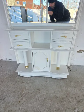 Mueble tocador blanco con espejo