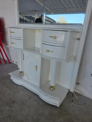 Mueble tocador blanco con espejo