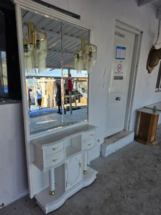 Mueble tocador blanco con espejo