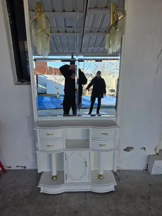 Mueble tocador blanco con espejo