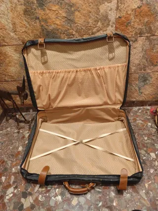 Maleta Vintage Negra y Marrón