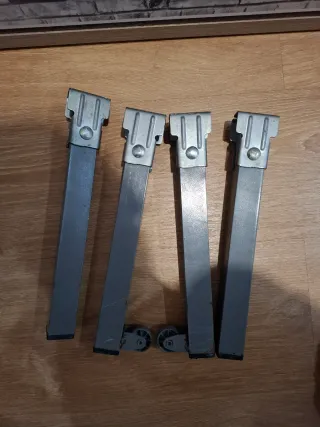 4 Patas de somier en buen estado