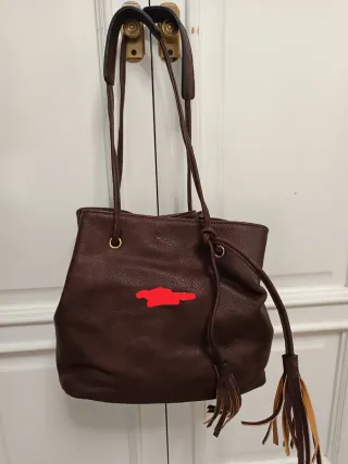 Bolso marrón de cuero con flecos