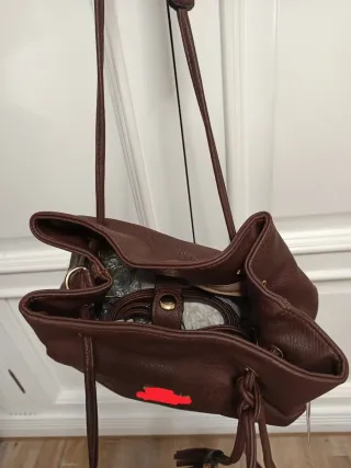 Bolso marrón de cuero con flecos