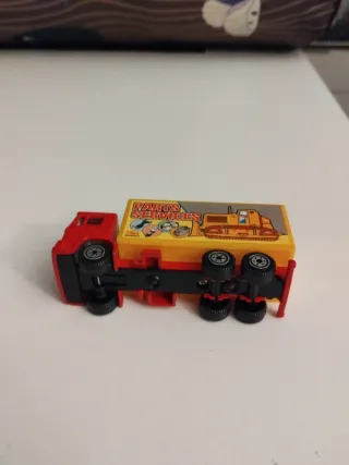 Camión de transporte a escala