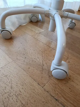 Silla de escritorio Ikea azul claro y blanca