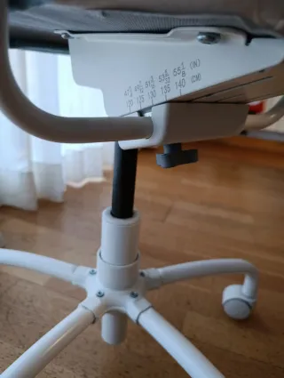 Silla de escritorio Ikea azul claro y blanca