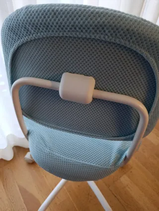 Silla de escritorio Ikea azul claro y blanca