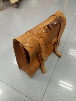 Maletín de piel marrón