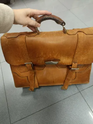 Maletín de piel marrón
