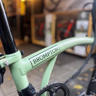 Brompton Eléctrica C-Line M4L Verde Matcha