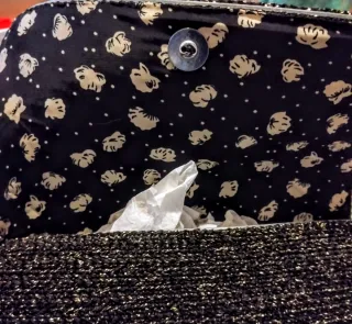 Borsetta con borsellino glitter nero/dorato