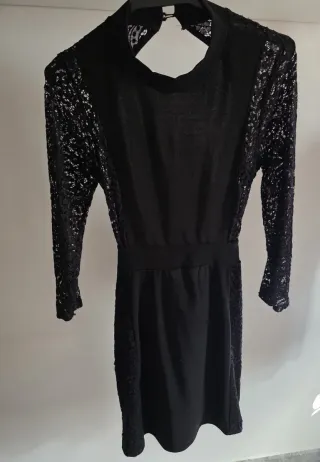 Vestido negro encaje manga larga