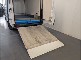 130CV- ISOTERMO CON  FRIO Y RAMPA ELEVADORA