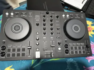 Controladora DJ Pioneer DDJ-FLX4 y accesorios