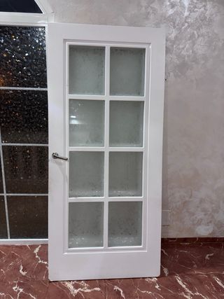 Puertas blancas con cristal