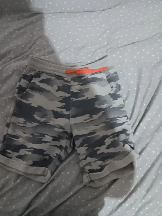 Bermudas camuflaje marca benetton