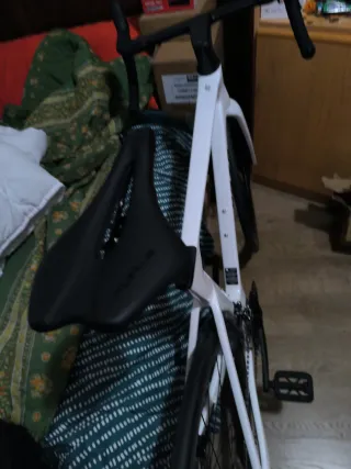 Bici da corsa bianca