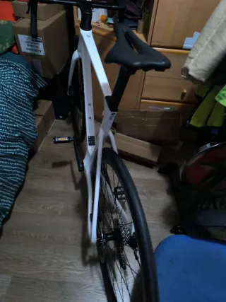 Bici da corsa bianca