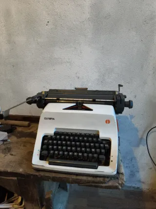 Máquina de escribir Olympia