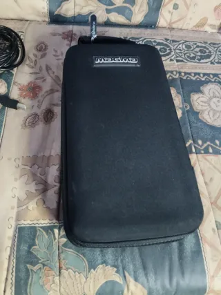 Mesa DJ Akai Profesional Serato AMX