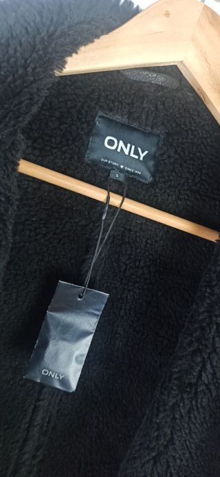 Chaqueta ONLY Piel Sintética Negra Corta Mujer
