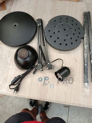 Lampada da terra con braccio snodabile