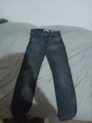 Pantalones vaqueros grises