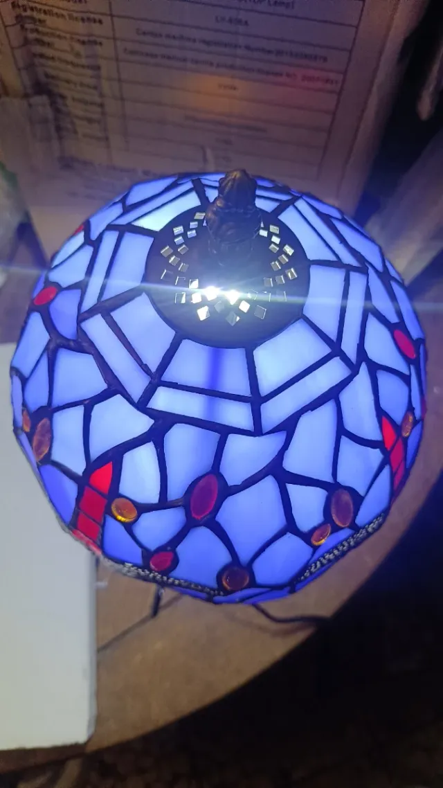 Lampada in vetro colorato MIAOKE. Stile Tiffany