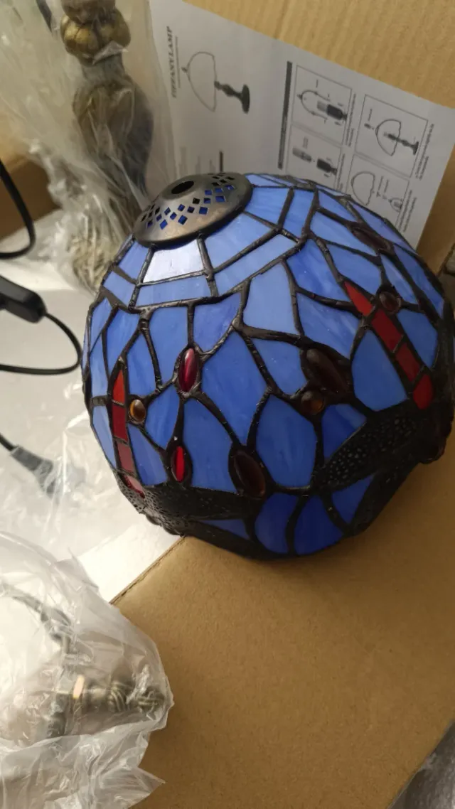 Lampada in vetro colorato MIAOKE. Stile Tiffany