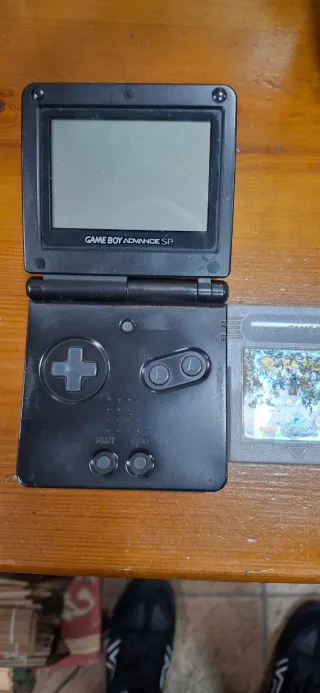 Nintendo Game Boy Advance SP + Pokémon