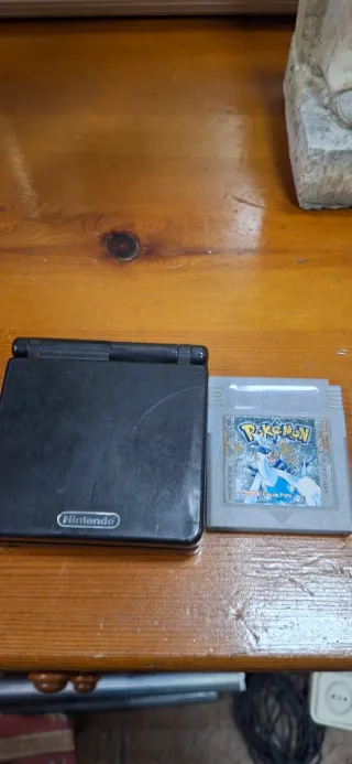 Nintendo Game Boy Advance SP + Pokémon