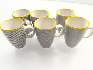 Seis tazas de porcelana gris a estrenar