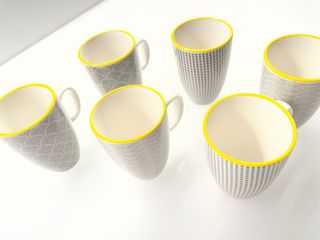 Seis tazas de porcelana gris a estrenar