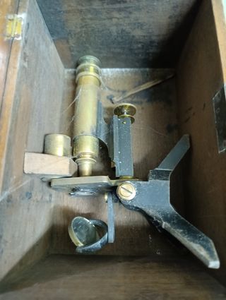 Microscopio Monocular Antiguo 4