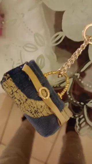Portachiavi borsa blu e oro