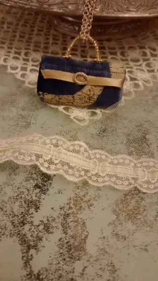 Portachiavi borsa blu e oro
