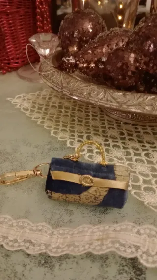 Portachiavi borsa blu e oro
