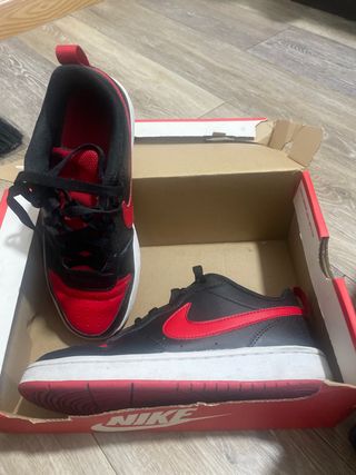 Zapatillas Nike Negras y Rojas