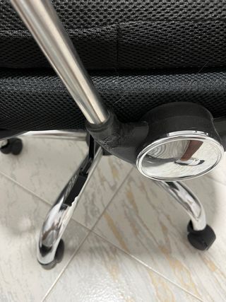 Silla de oficina ergonómica negra