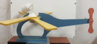 Lámpara infantil avión madera